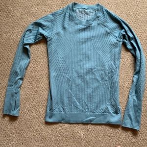 Long sleeve ribbed lulemon shirt